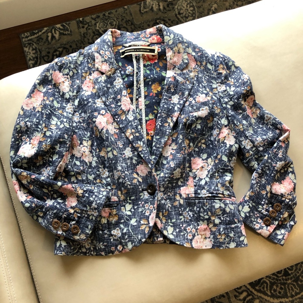 “Daughters of the Liberation” floral cropped blazer by Anthropologie, size 2